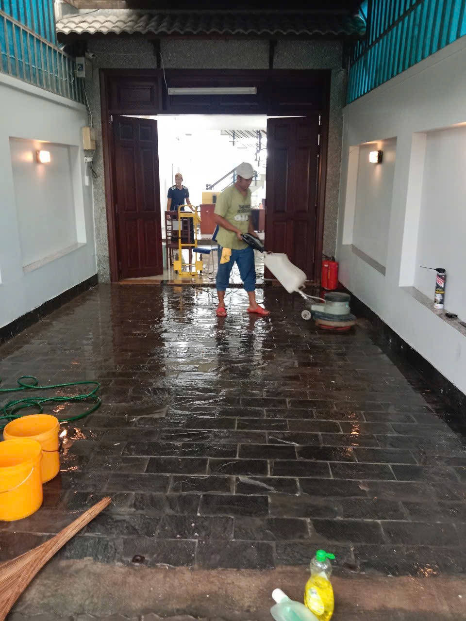 Công ty vệ sinh nhà bình lợi trung giá rẻ