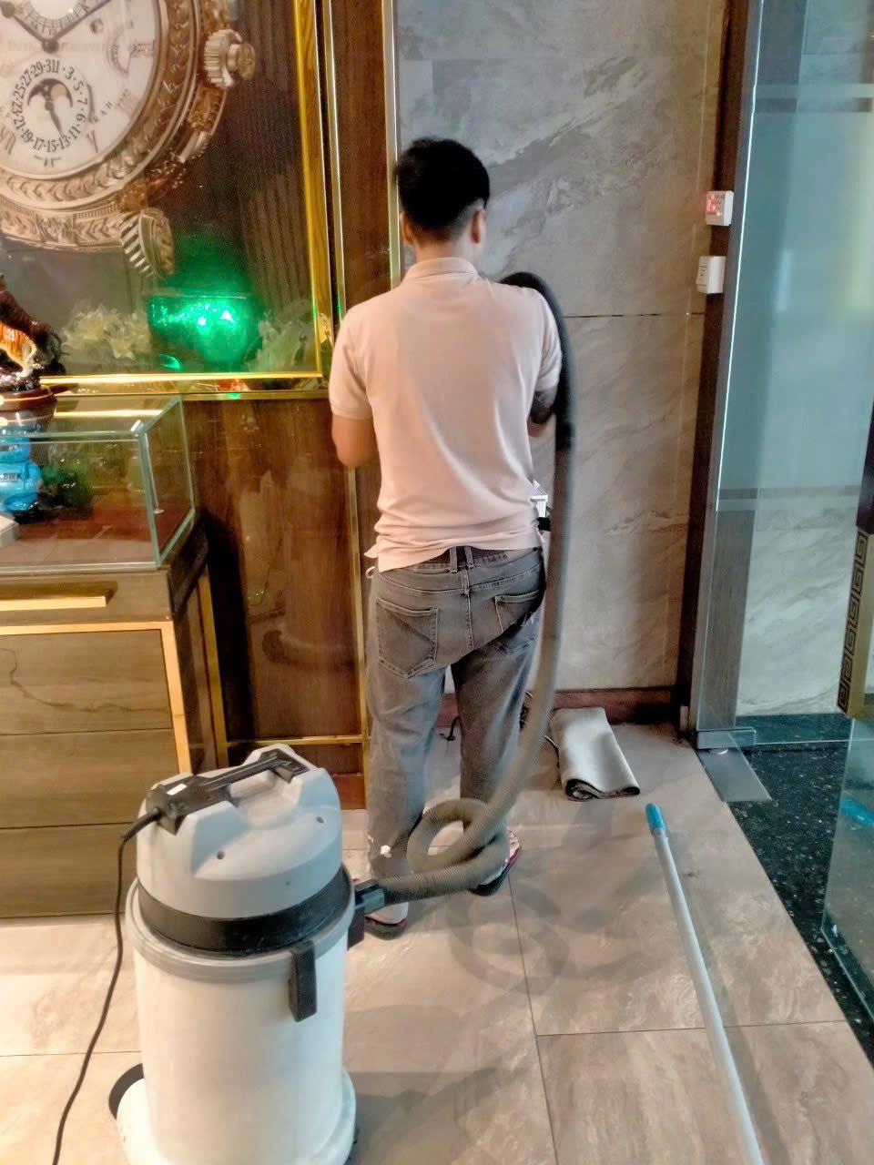 Công ty vệ sinh nhà bình quới giá rẻ