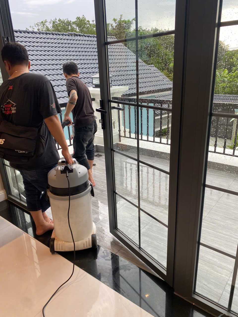 Công ty vệ sinh nhà bình trưng giá rẻ