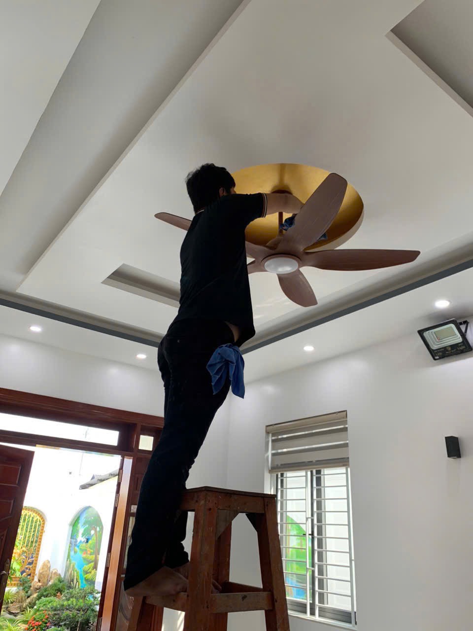 Công ty vệ sinh nhà diên hồng giá rẻ