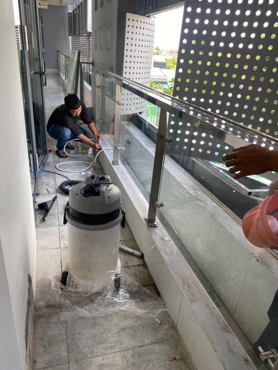 Vệ sinh nhà chuyên nghiệp diên hồng