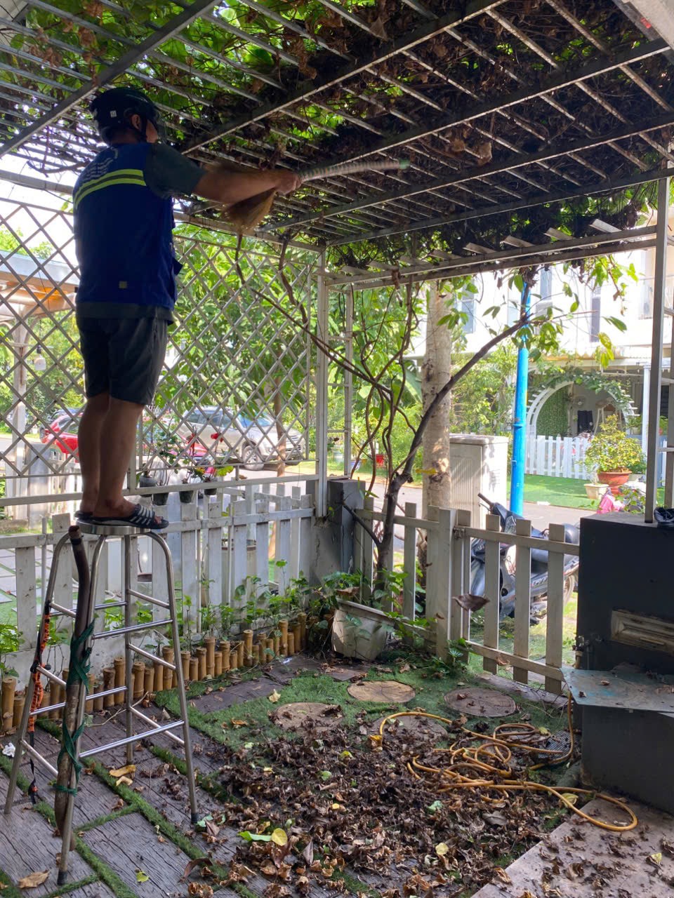 Vệ sinh nhà mới xây cầu kiệu