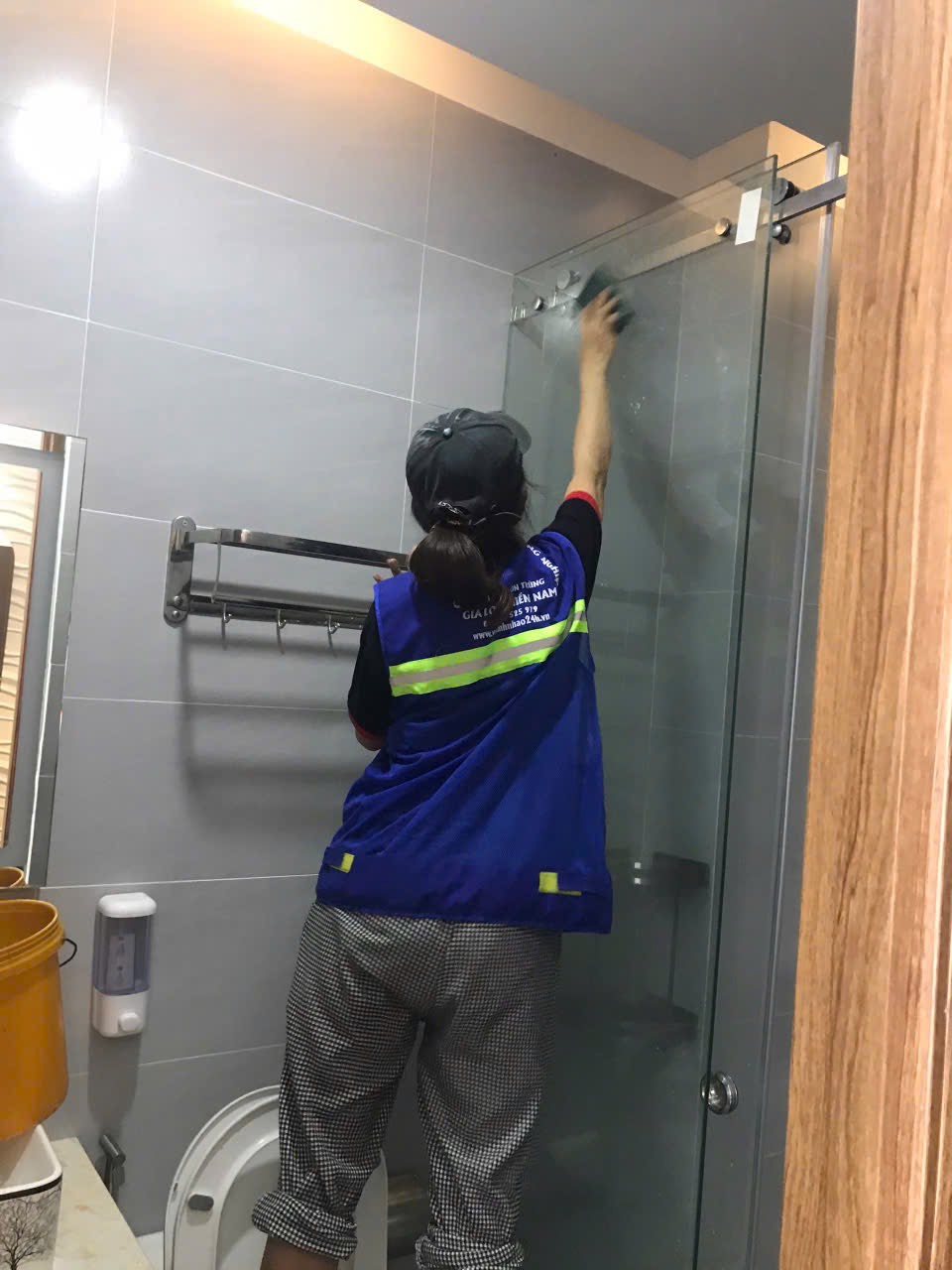 Vệ sinh nhà mới xây phú nhuận