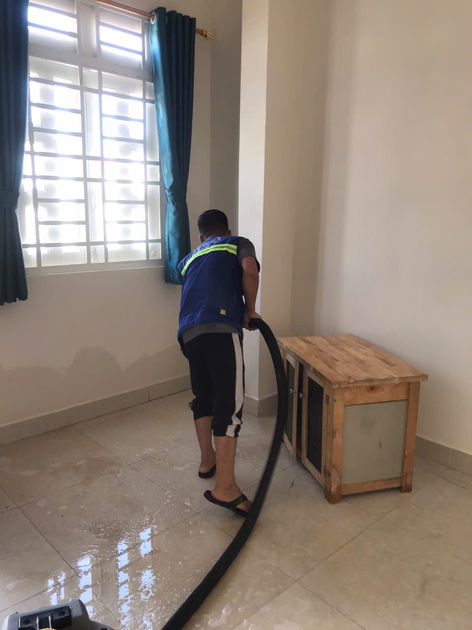 Vệ sinh nhà sau xây phú thạnh