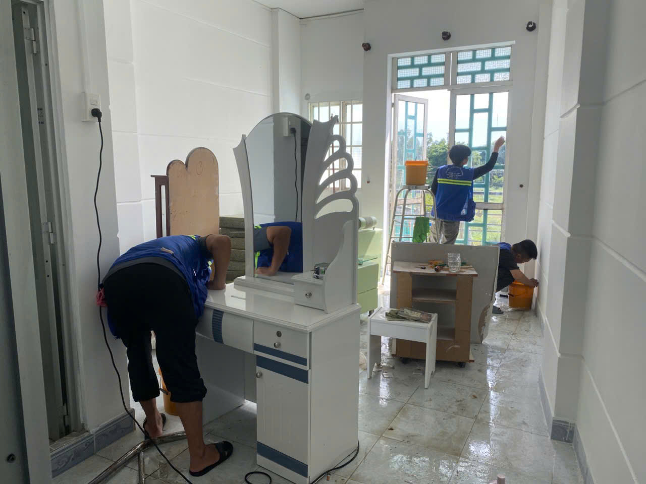 Vệ sinh nhà ở tại tân hưng