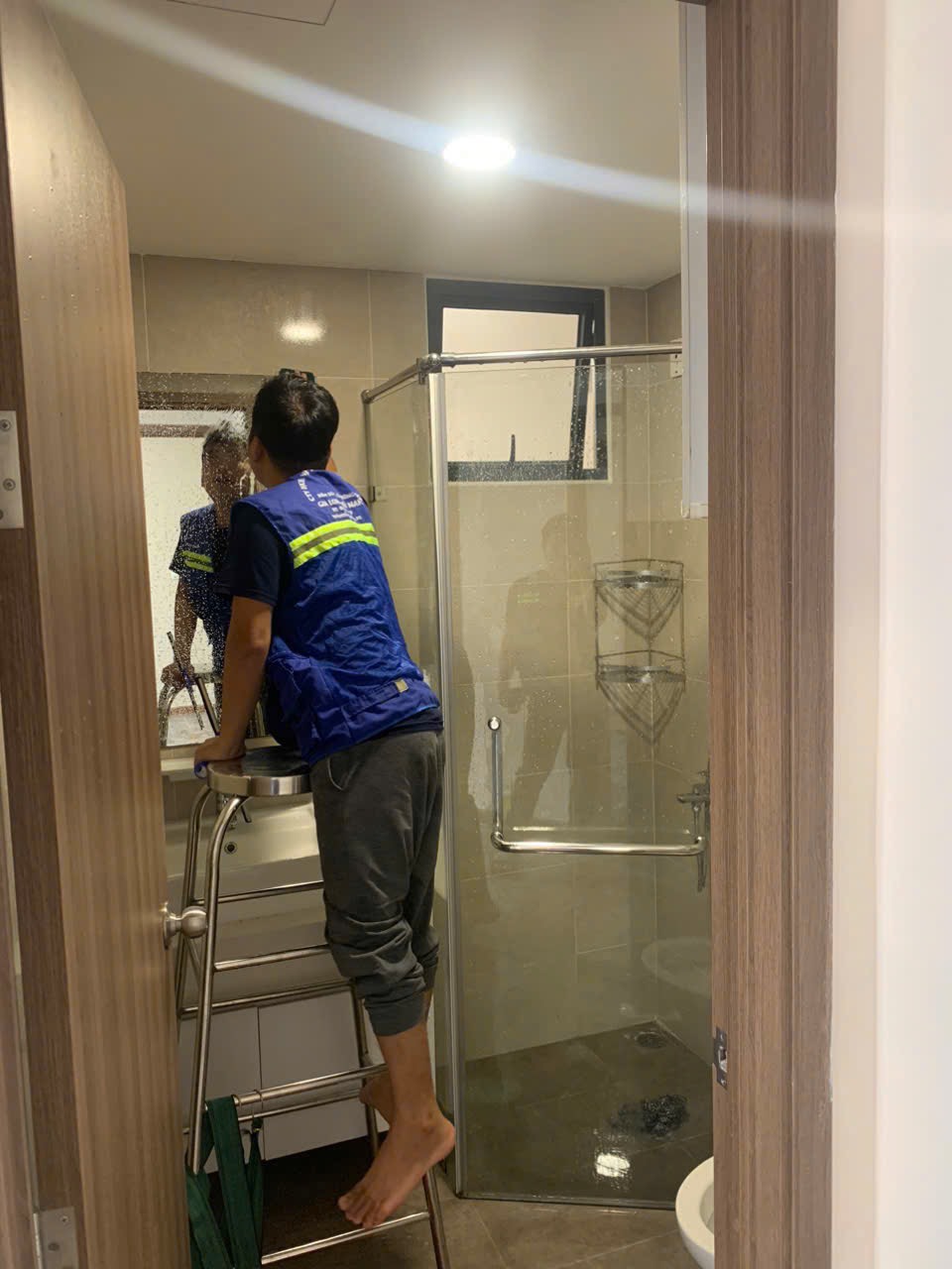 Vệ sinh nhà ở tại cầu kiệu