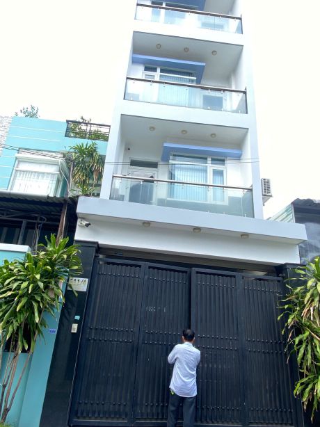 Nhà phố cần vệ sinh