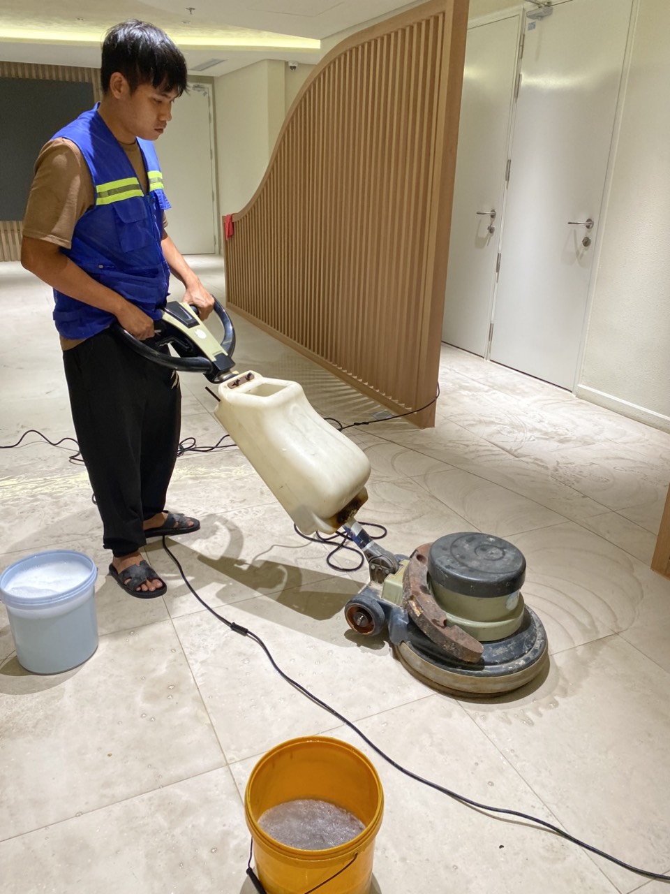 vệ sinh công nghiệp bình đức chuyên nghiệp