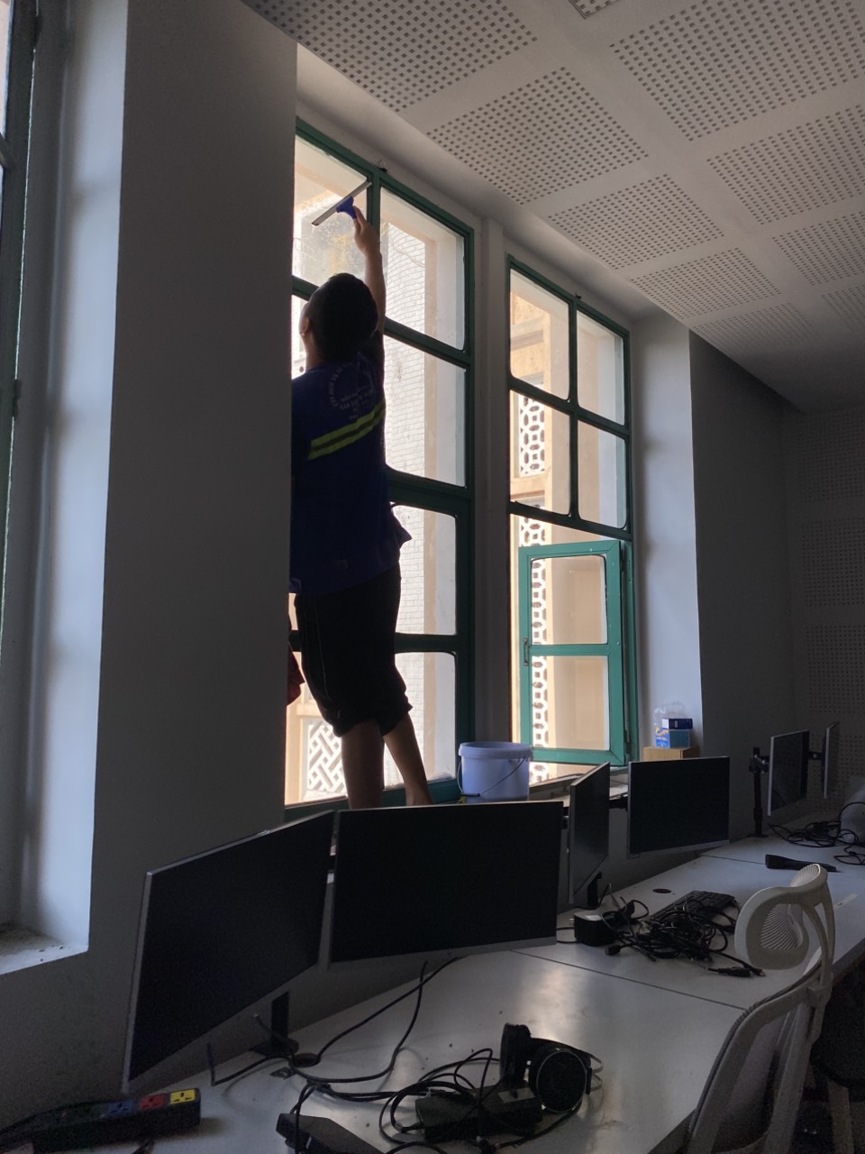 vệ sinh nhà chuyên nghiệp hòa khánh