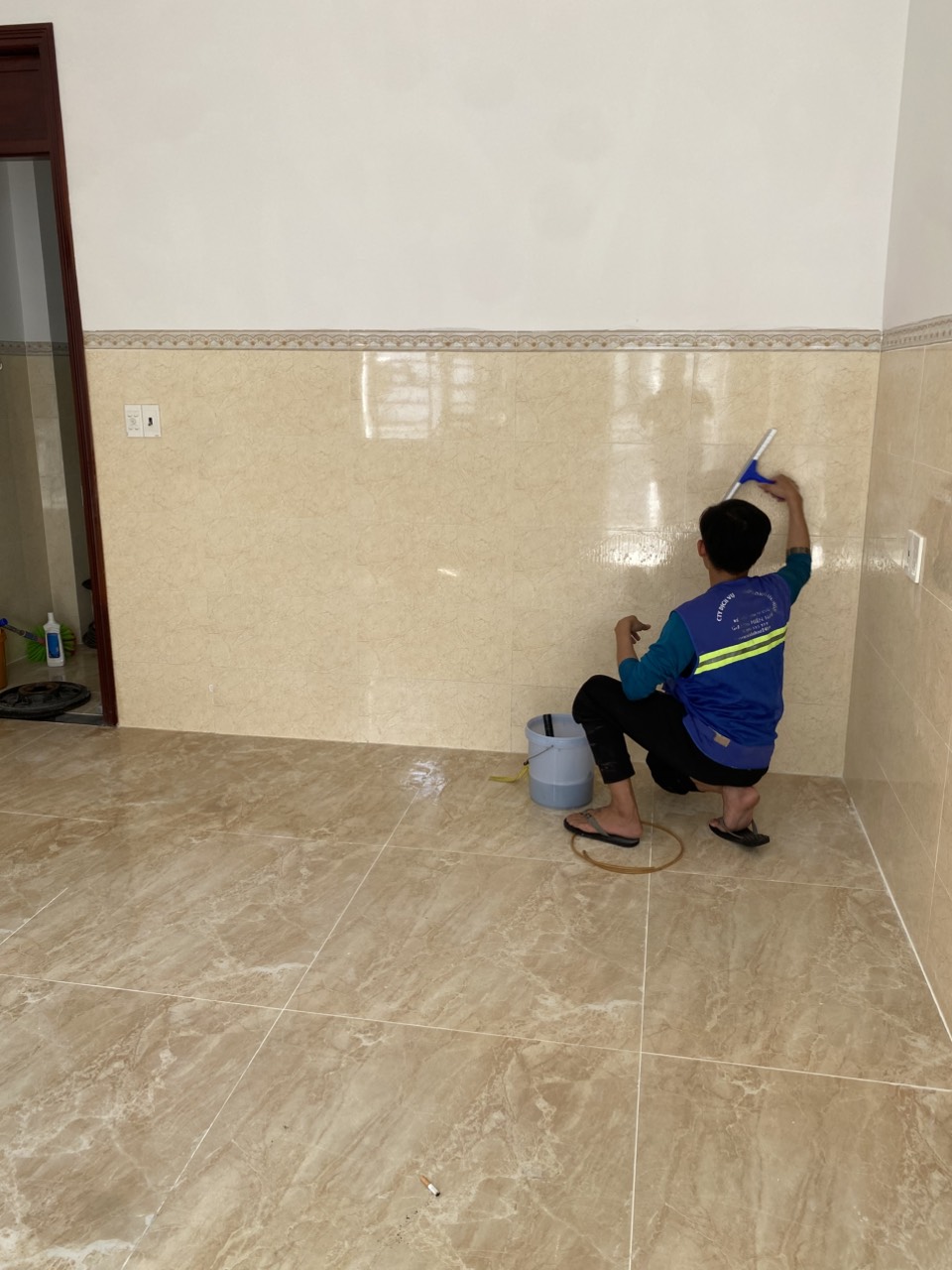 vệ sinh nhà chuyên nghiệp hưng long