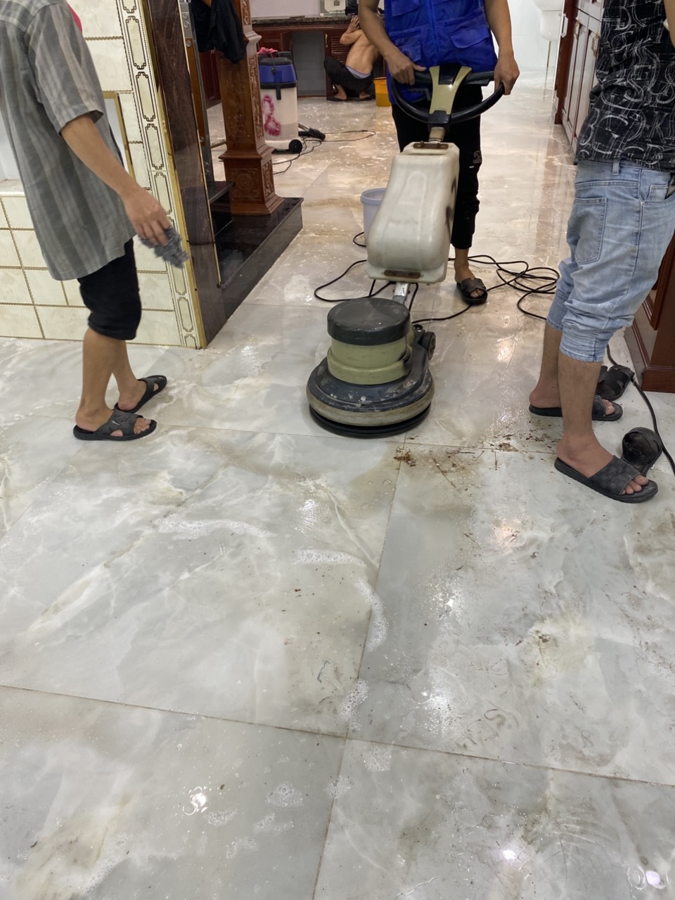 vệ sinh nhà mới xây tân nhựt