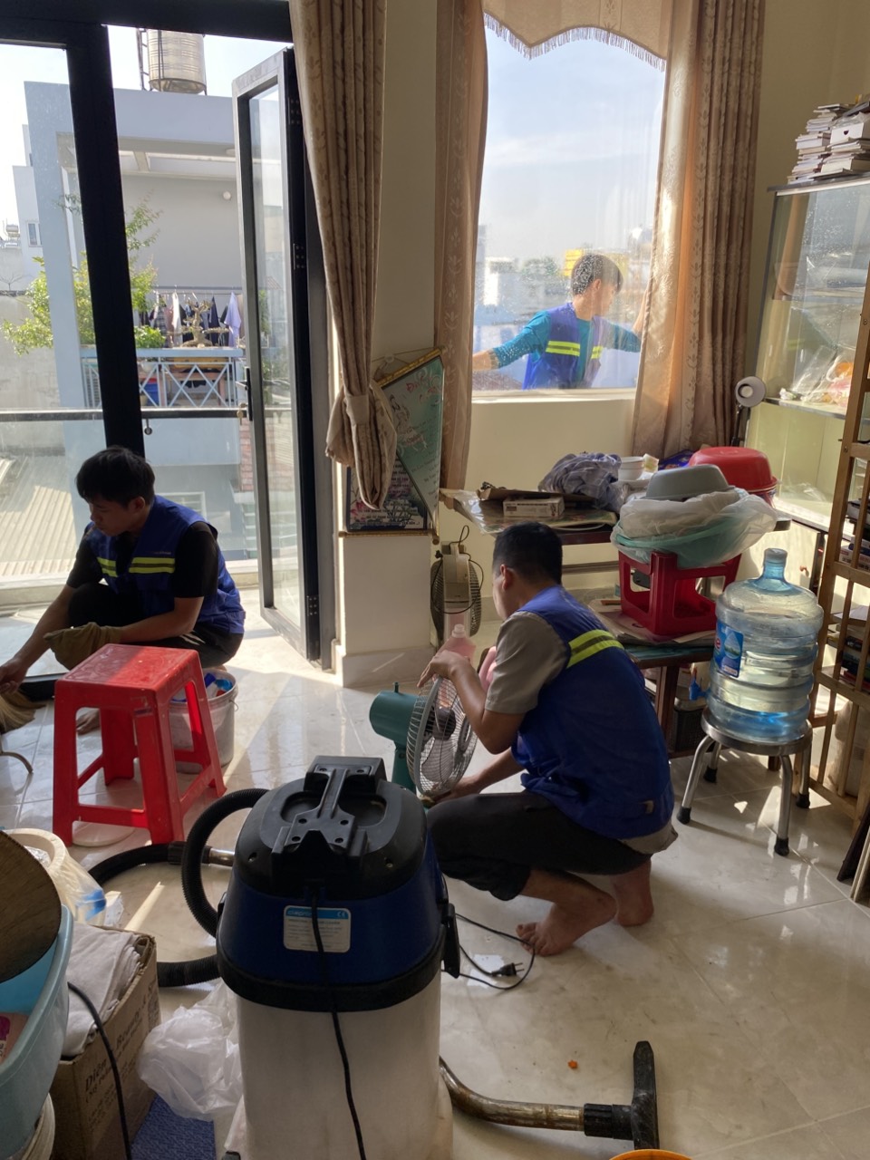 vệ sinh nhà sau xây tân lân