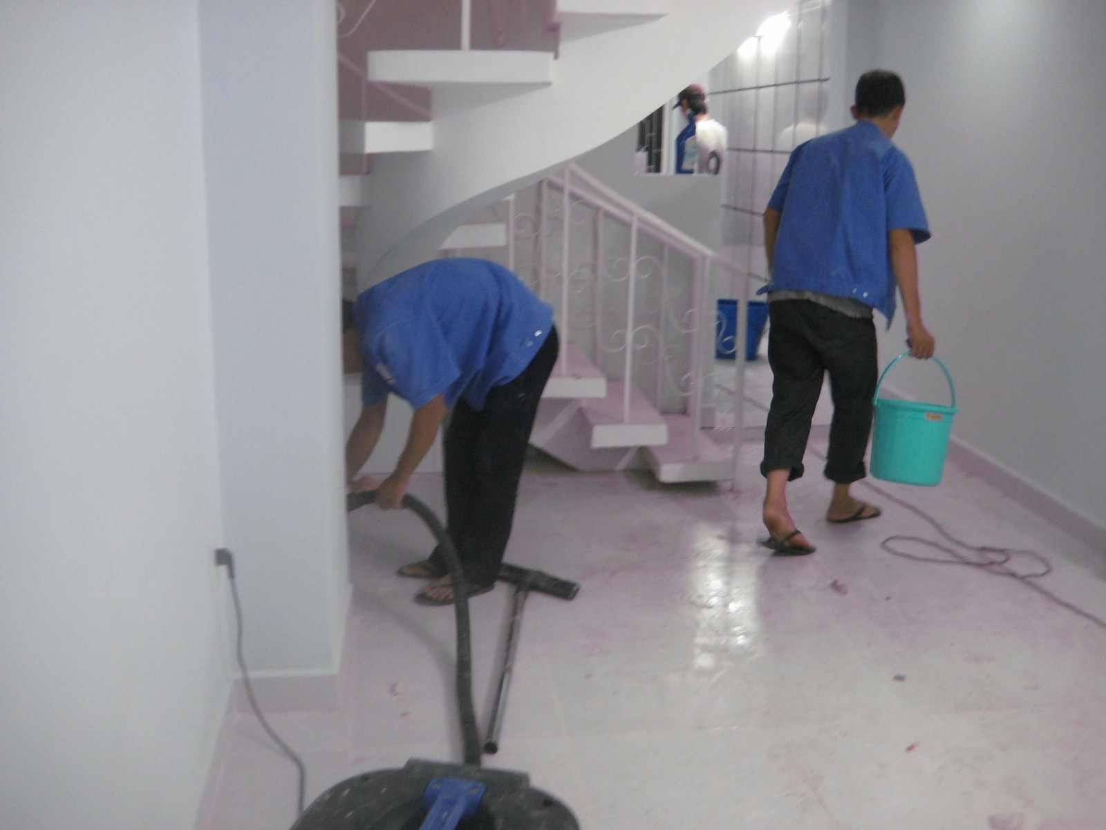 Quy trình vệ sinh sàn - dịch vụ vệ sinh nhà ở sau xây dựng GIA ĐÌNH