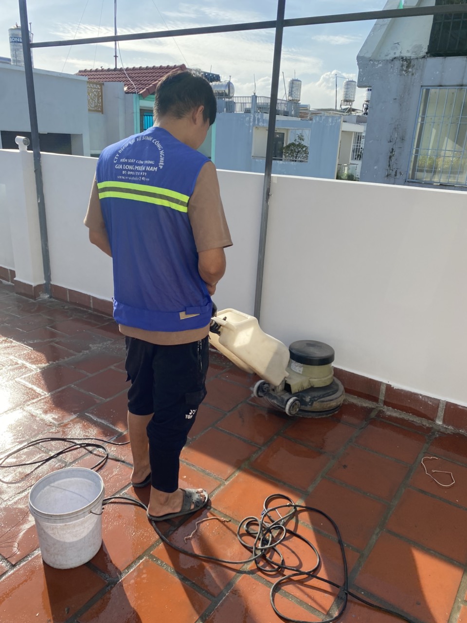 công ty vệ sinh nhà ở hưng long giá rẻ