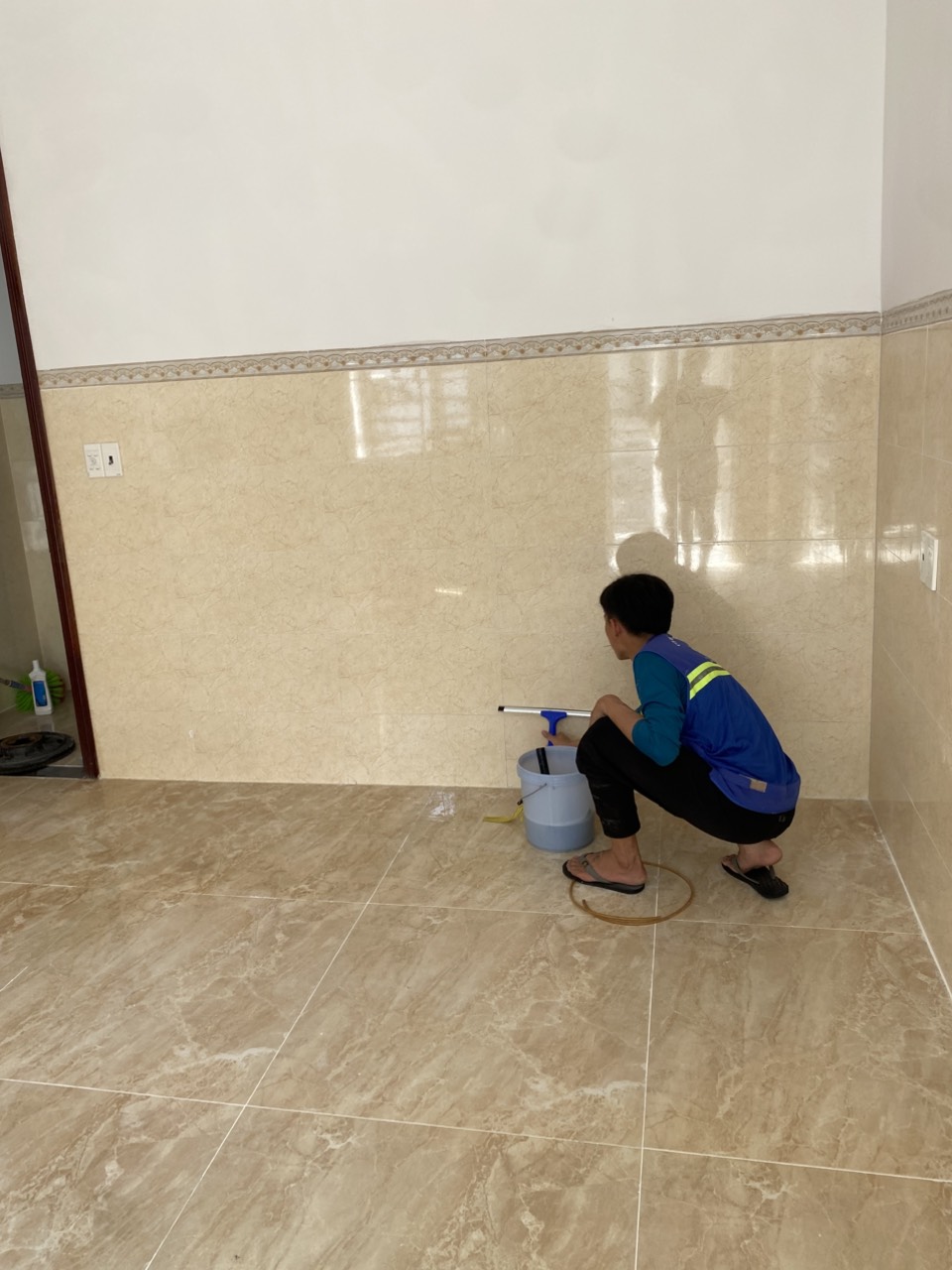 vệ sinh nhà ở tại tân nhựt